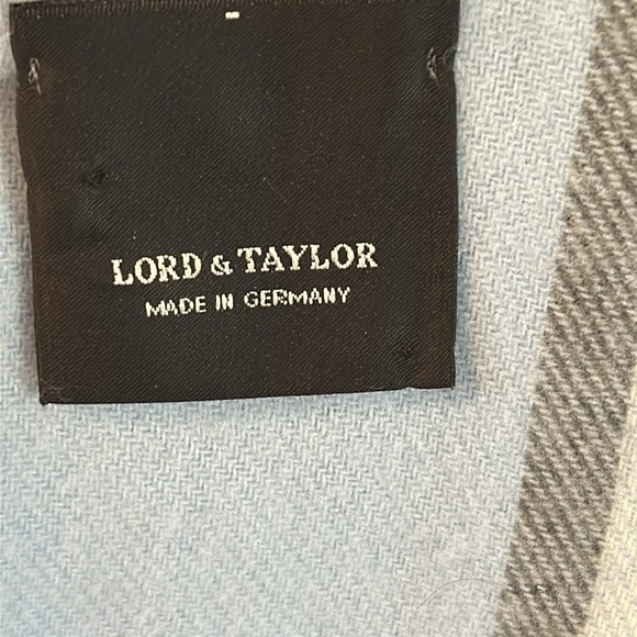 NWOT Women’s Lord & Taylor Blue Plaid 100% Acrylic Fringe Scarf - Picture 3 of 5